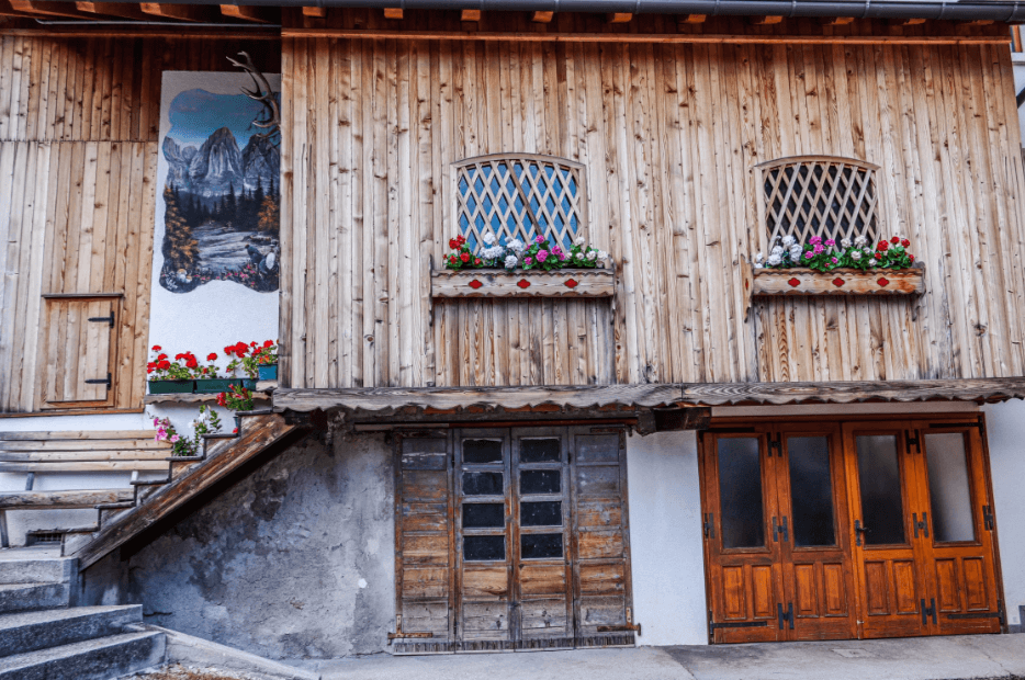  The Timeless Charm of Traditional Alpine Style